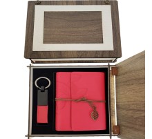 Özel Ahşap Kutulu Kırmızı Deri Defter ve Anahtarlık Set