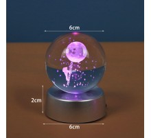 Astronot Tasarımlı Işıklı Cam Küre