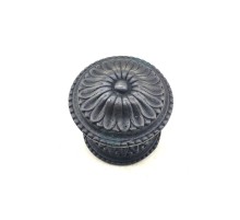 Antika Tarz Dekoratif Pirinç Papatya Kapı Babası - 73mm, Oksit