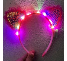 Kenarları Dantelli Fuşya Pullu Payetli Led Işıklı Kedi Kulak Taç 17x19 cm