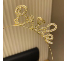 Altın Renkli Taşlı “Bride” Gelin Tacı – El Yazısı Yazı Tipiyle