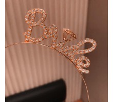Rose Gold Renkli Taşlı “Bride” Gelin Tacı – El Yazısı Yazı Tipiyle