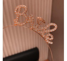 Rose Gold Renkli Taşlı “Bride” Gelin Tacı – El Yazısı Yazı Tipiyle