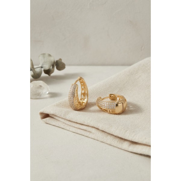 Gold Renk Zirkon Taşlı ve Motif Detaylı Damla Halka Model Kadın Küpe TJ-BKP12152