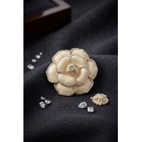 Gold Krem Renk Zirkon Taşlı Gül Model Broş TJ-BR492