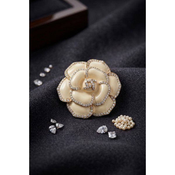 Gold Krem Renk Zirkon Taşlı Gül Model Broş TJ-BR492