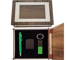 özel Ahşap Kutulu Yeşil Anahtarlık Kalem Ve çakmak Set