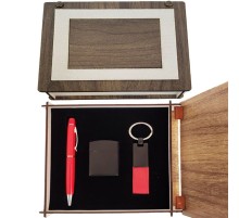 Özel Ahşap Kutulu Kırmızı Kalem Anahtarlık ve Çakmak Set