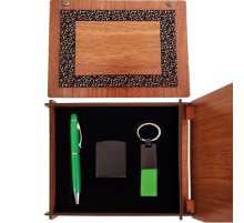 Ahşap Kutulu Yeşil Kalem Anahtarlık ve Çakmak Seti