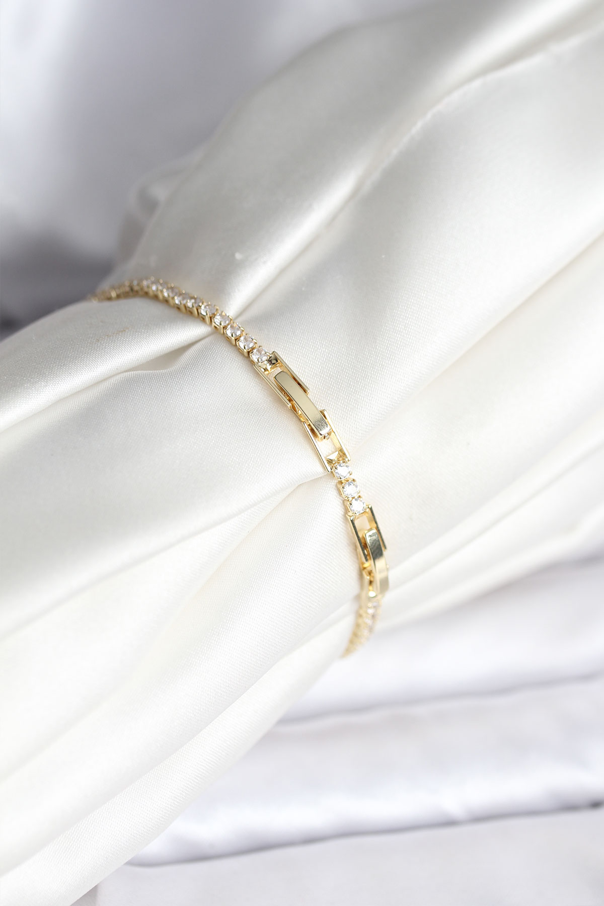 Kutup Yıldızı Model Zirkon Taşlı Gold Renk Su Yolu Kadın Bileklik - TJ-BB8106