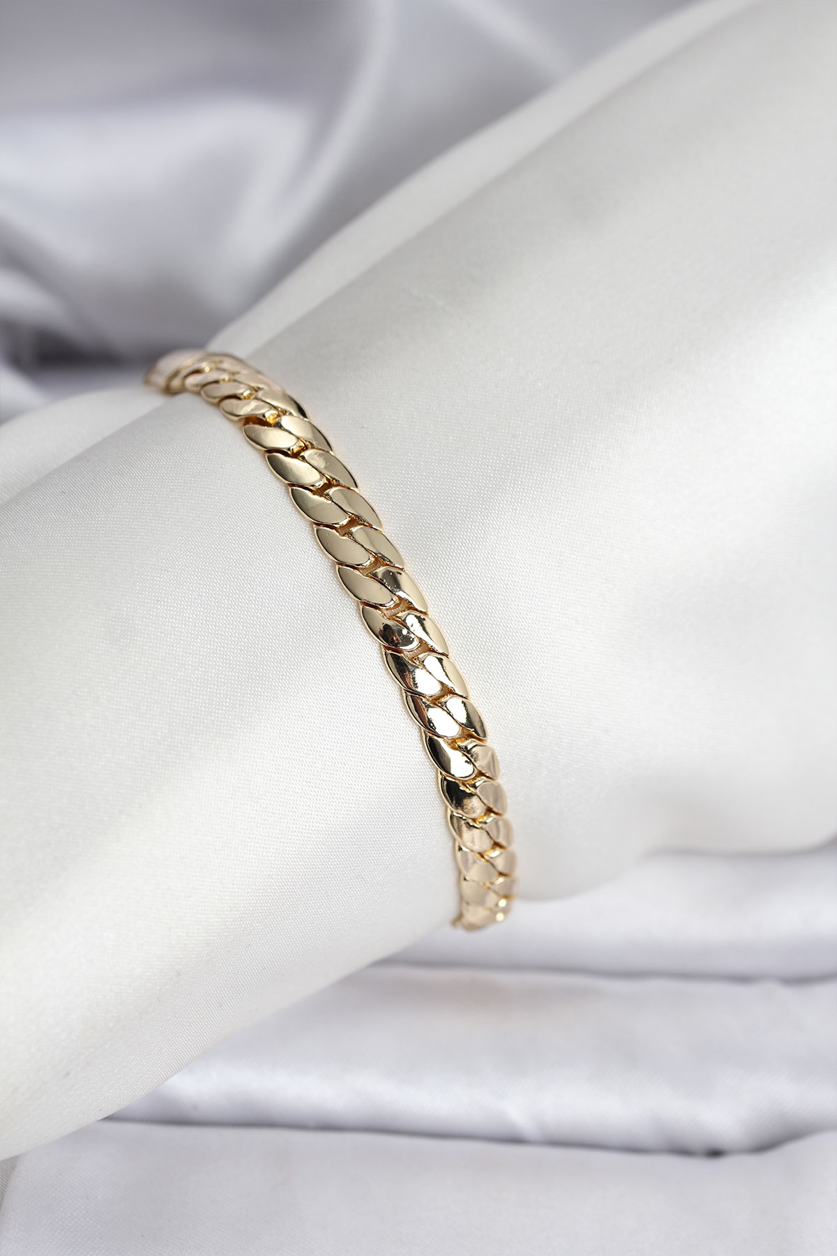 14K Gold Renk Kaplama Ezme Zincir Model Kadın Bileklik TJ-BB8116