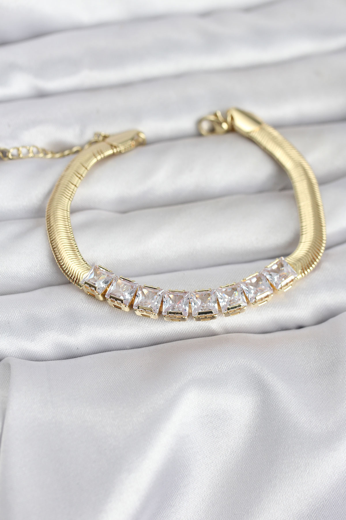 316L Çelik Gold Renk Kare Zirkon Taşlı Yılan Zincirli Kadın Bileklik TJ-BB8152