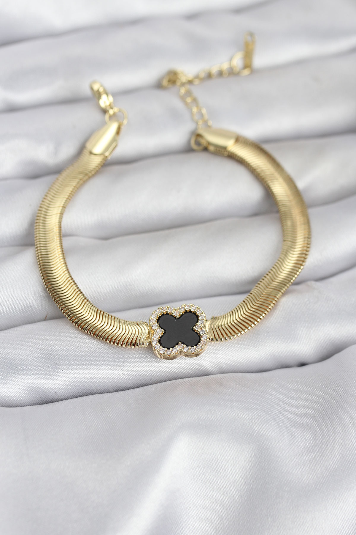 316L Çelik Gold Renk Siyah Yonca Model Zirkon Taşlı Yılan Zincirli Kadın Bileklik - TJ-BB8156