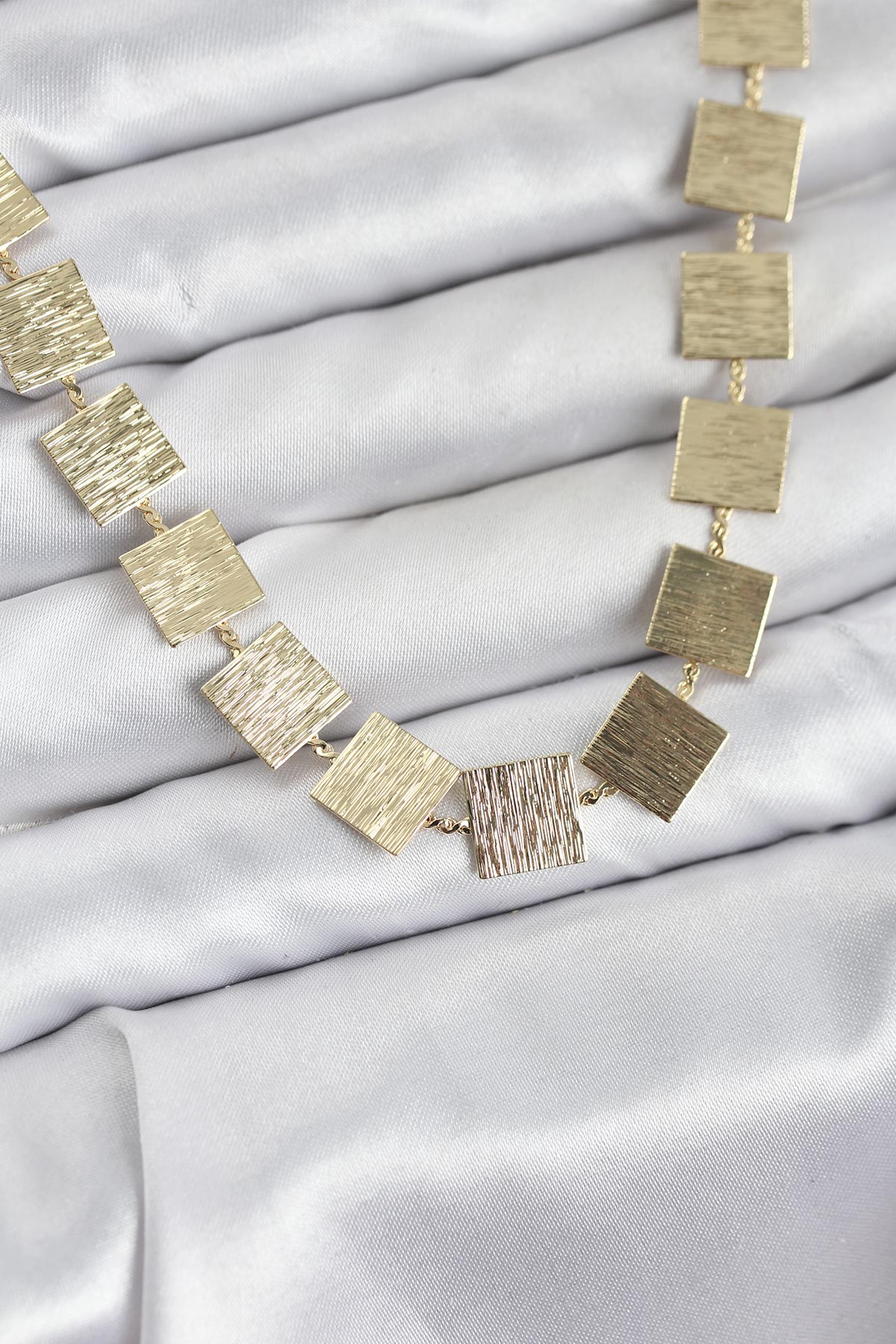 Kare Plaka Model Gold Renk Kadın Kolye TJ-BKO10825