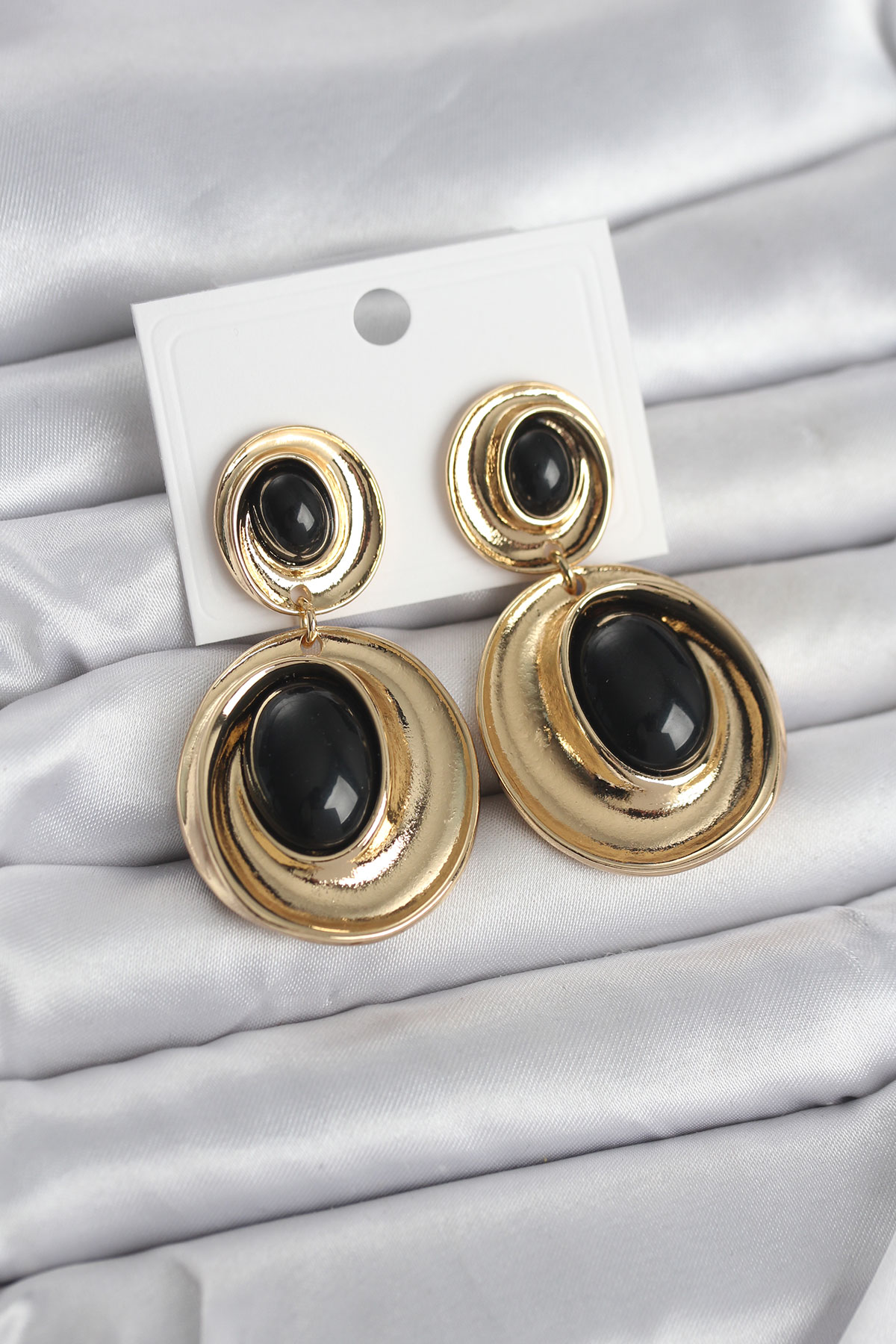 Siyah Sallantılı Damla Model Gold Renk Vintage Kadın Küpe TJ-BKP11669