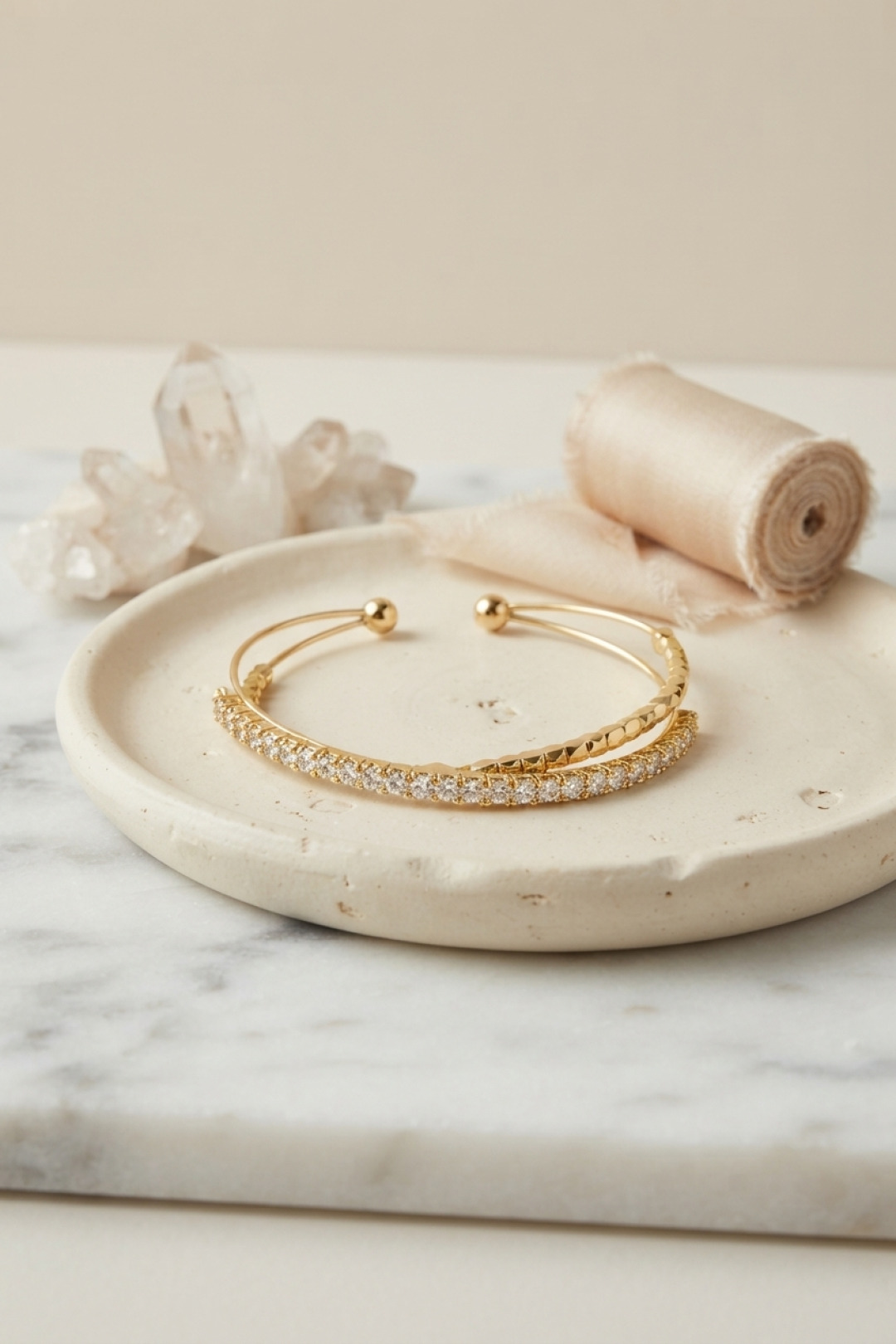 Gold Renk Zirkon Taşlı Dorikalı Model Kadın Bileklik TJ-BB8876